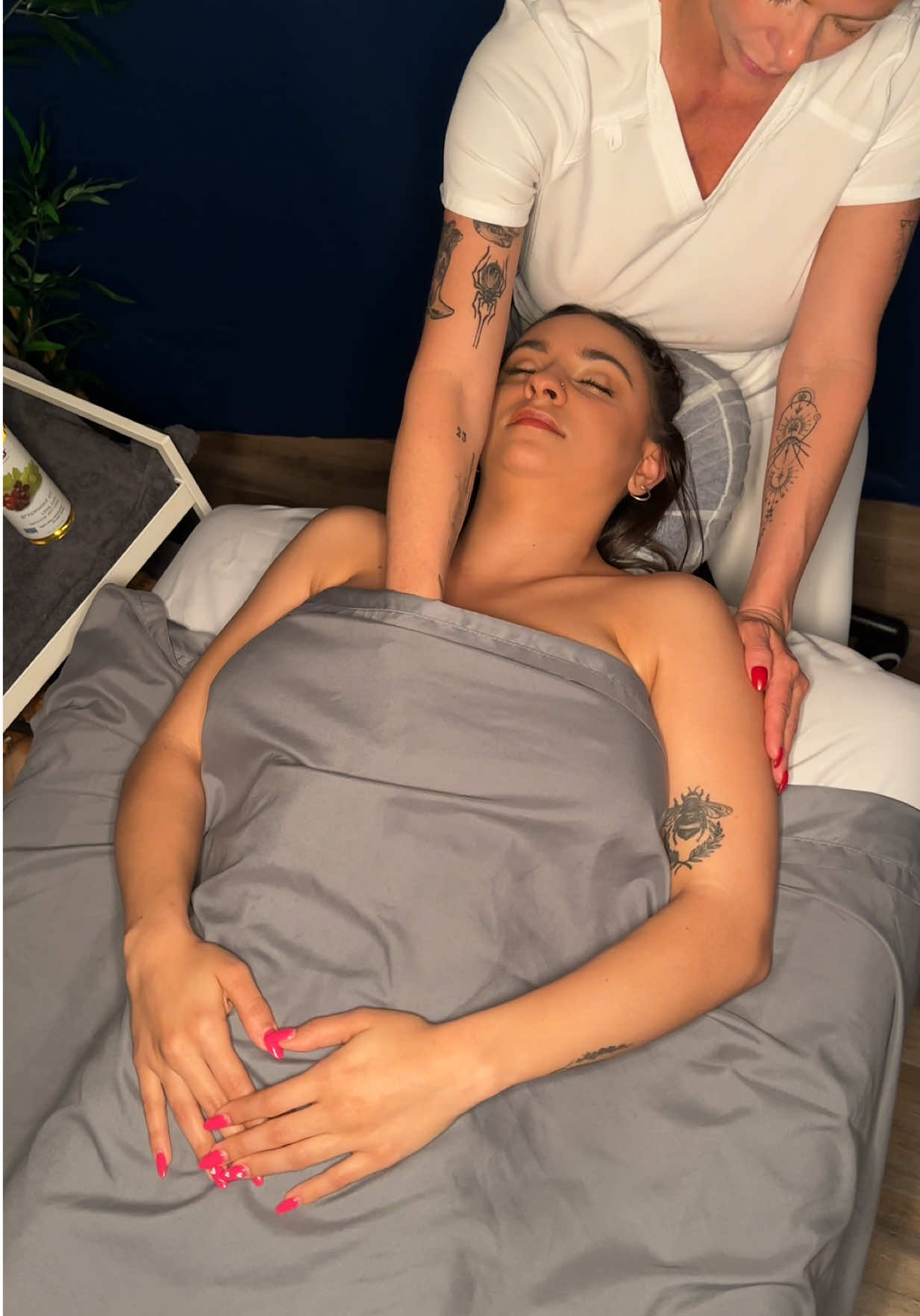 Awaken your heart and unleash your inner strength with an exhilarating chest massage! Feel the waves of relaxation wash over you as I guide you into a realm of invigorating bliss. 💪✨ #educational #certified #licensed