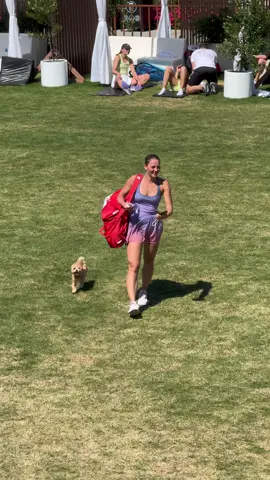 Marta Kostyuk, avec son chien à Indian Wells juste après son match !  #tennis #indianwells #tennisparadise #tennisplayer #tennislife #kostyuk #martakostyuk 