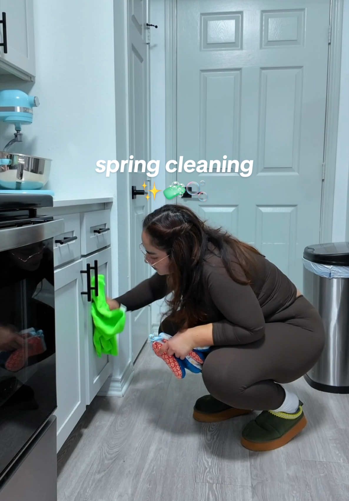 Spring cleaning the kitchen 🫧🧼 #cleaning #CleanTok #deepcleaning #kitchencleaning #cleaningmotivation #springclean 