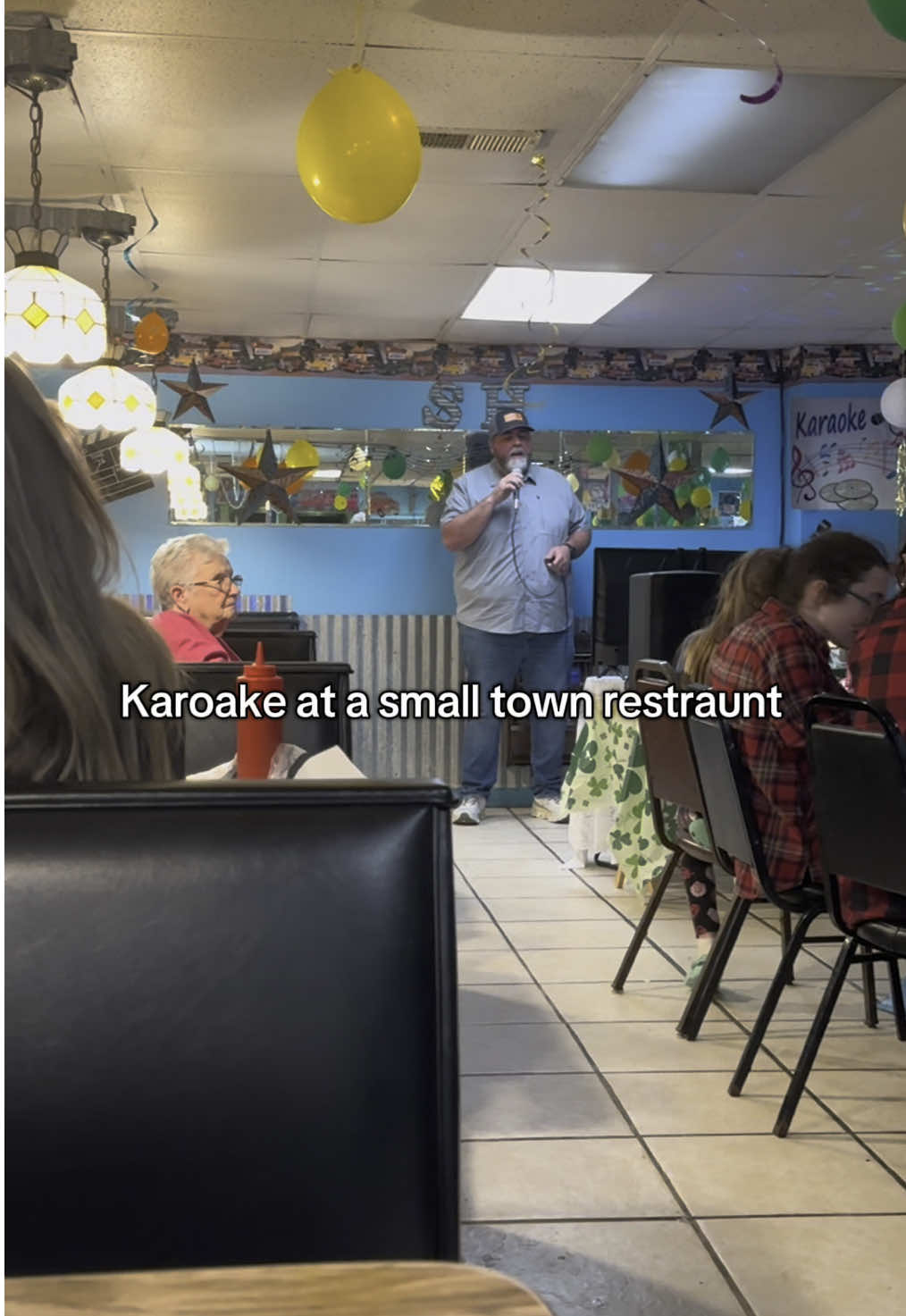 Get this man a record deal asap 🤝 #countrymusic #karaoke #singer #viral #fortnash 🎥: @Britt 🦋  