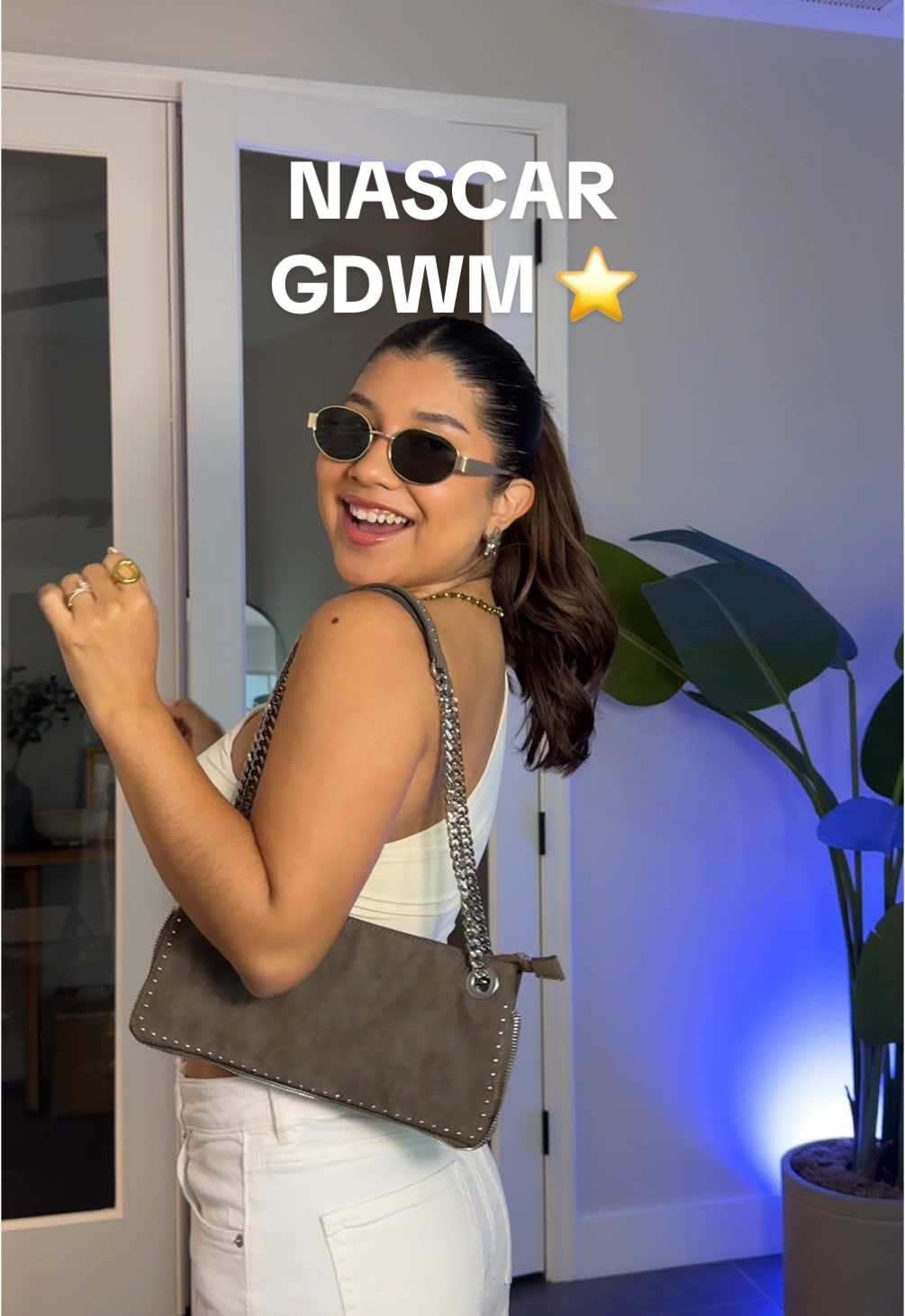 7 am y yo LISTA para Nascar 🏁🙂‍↔️⭐️ nunca fui a big sports girl pero ahora me está gustando demasiado 🏁 que les parecio el outfit?🩷 #gdwm #getdressedwithme #visteteconmigo #outfitinspo #outfitoftheday #outfitcheck 