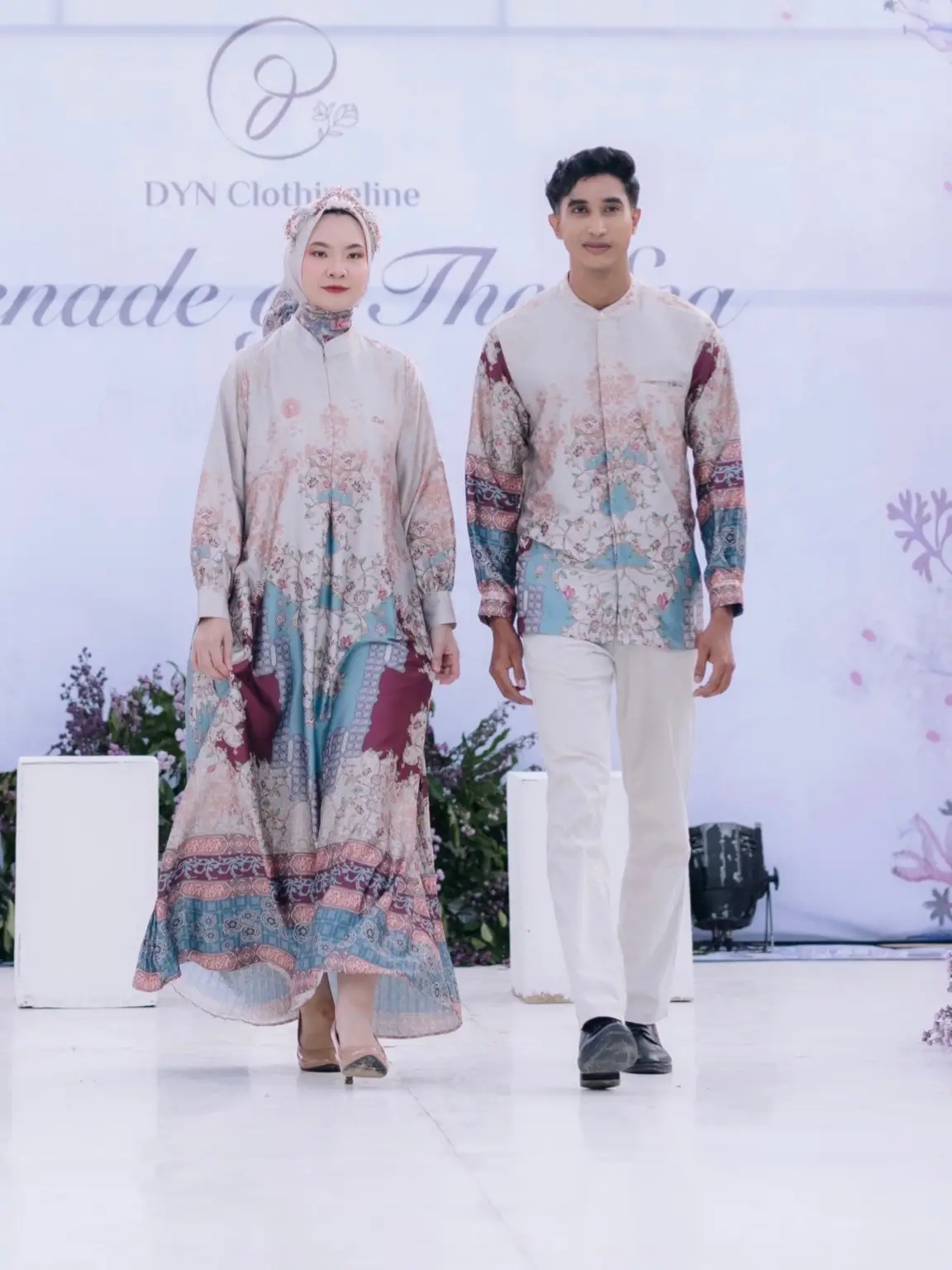 Special menyambut lebaran harus ada gebrakan baru nih. Pakai couple outfit gini biar makin bikin orang2 pangling.💕 In frame : Iran Koko & Shiraz Dress #dynclothingline #dynclothing #sarimbitdyn #lebaranpakaidyn #dynrayaseries #rayawithdyn #ootdfashion #ootdlebaran #OOTD #sarimbitkeluarga #dynoutfit #gamisdyn #koko 