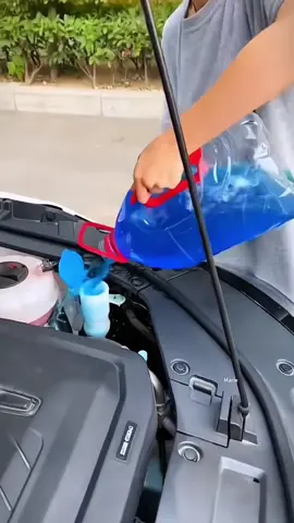 One can soak a bucket of glass water effervescent tablets, easy to carry, with the bubble with affordable use #car good thing#fyp #foryoupage #goodthing #tiktok
