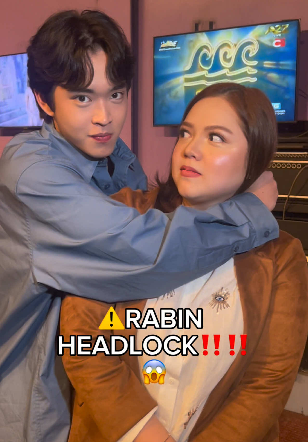 Ang Mutya ng Section E breakout star at heartthrob na si #RabinAngeles, bumisita sa #News5! Abangan ang chikahan at kwentuhan nila ni @MJ Marfori|CelebrityInterviews mamaya sa #FrontlinePilipinas 6pm sa TV5. #EntertainmentNewsPH #AMNSE @rabin.angeles 