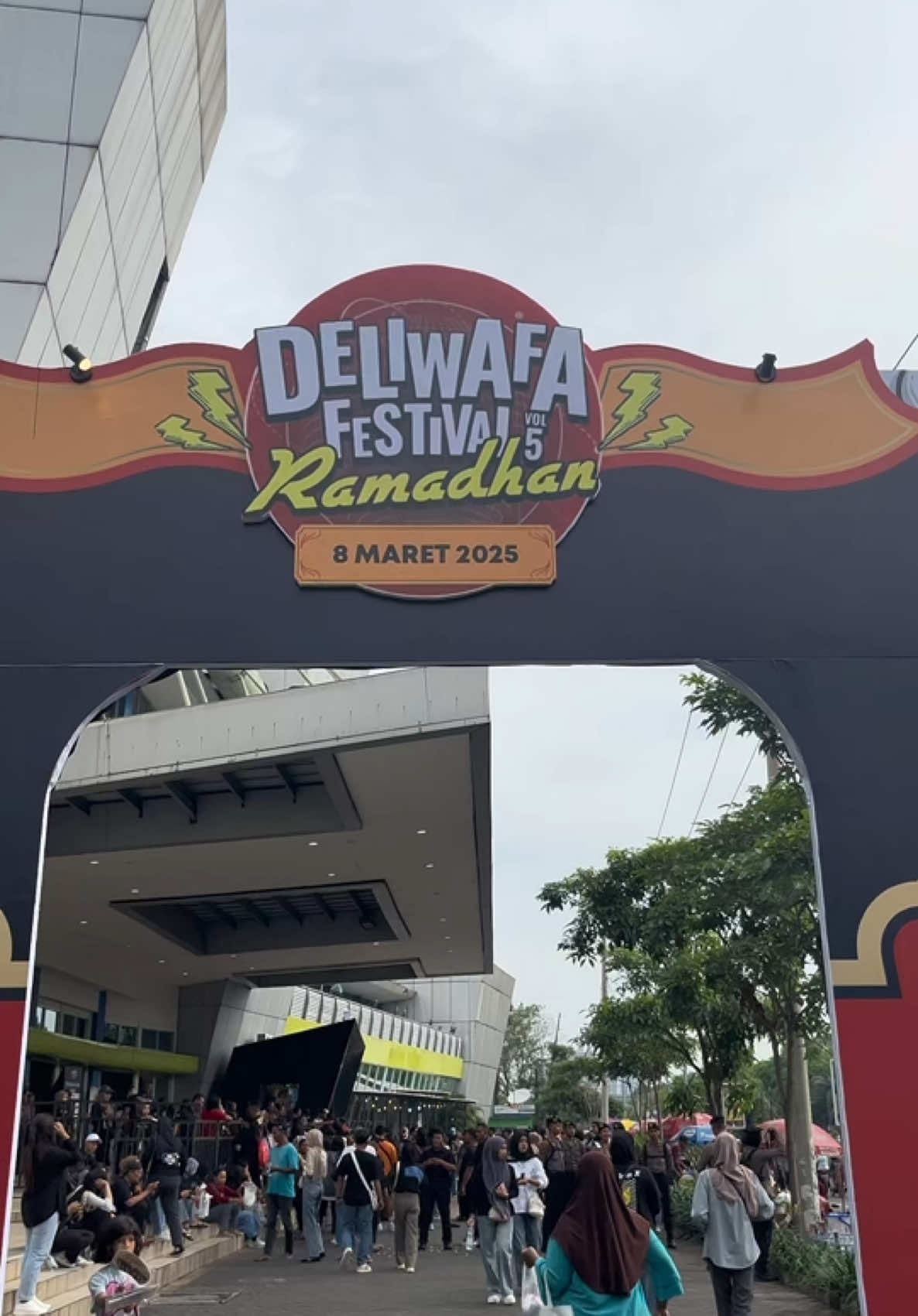 Pamit undur diri ☺️🙏 Terimakasih sekali lagi untuk semuanya yang tidak bisa saya sebutkan satu persatu 🙏 deliwafa fest vol 5 berjalan dengan sangat lancar & meriah  , mohon maaf juga dari kami beserta semua team deliwafafest jika ada kurang” mohon di maafkan 🙏 sampai bertemu di lain waktu 