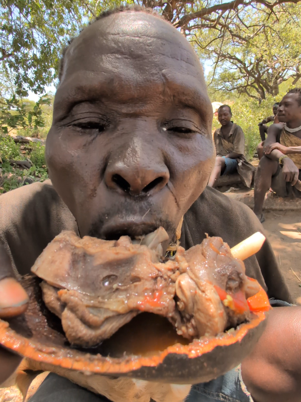 Wow 😋😲 This is So incredible delicious Soup 🍲 Bushman enjoy middle of nowhere ‼️😋#FoodLover #cooking #africastories #foryoupage❤️❤️ #africa 