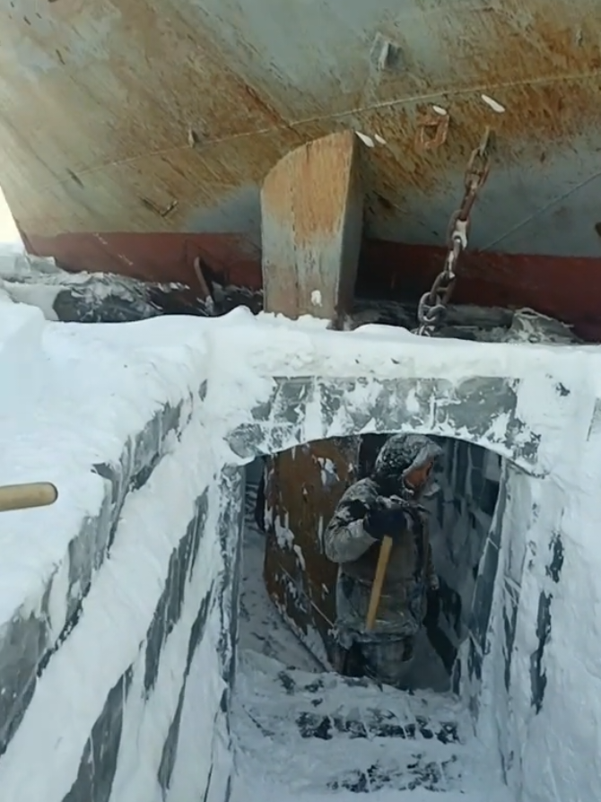 The lake froze over the ships greatly. #asmr #fpy #ice #frozen #ships 