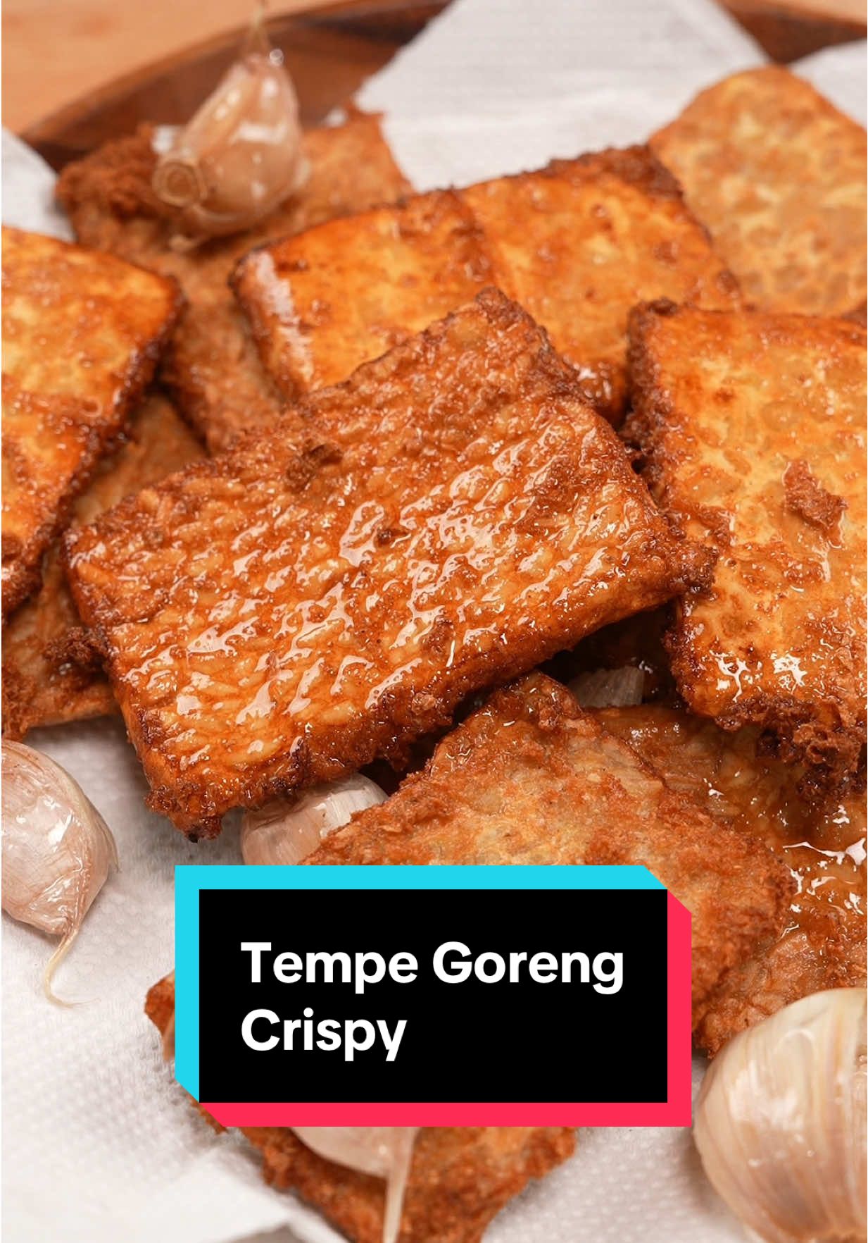 Siapa kat sini peminat tempe? Jom kita buat Tempe Goreng Crispy. Sedap cicah dengan sambal kicap pedas 😁