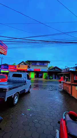 Lantas mana yg lebih dingin? Hujan di sertai angin atau hubungan yg hanya sebatas ingin,,,! 🙋🏻‍♂️ #fyppppppppppppppppppppppp #foryourpage #lakilakitidakbolehbercerita #tidakadaygtidakmungkin 