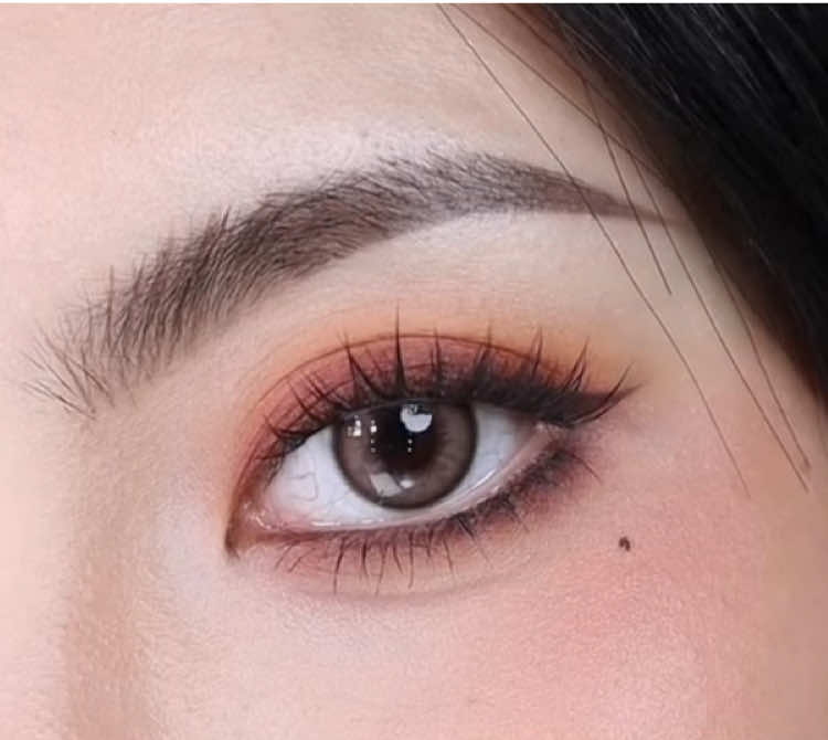 Have a good day 🥰 #beauty #makeuptutorial #eyemakeup #cosmetics #Eyeliner #glitter #eyeshadow #explore #viral #fyp 