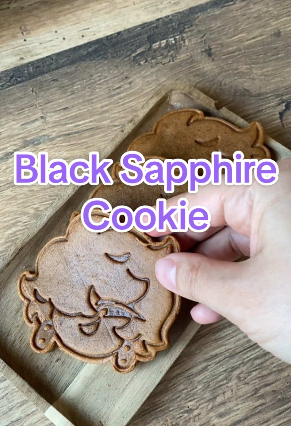 Black Sapphire cookie  Как вам такие блики на серьгах и глазки? Оставить схему такой или сделать наоборот: именно зрачок и блики вдавленными, а серьги округлыми? #анимепеченье #формадляпеченья #cookierunkingdom #blacksapphire 