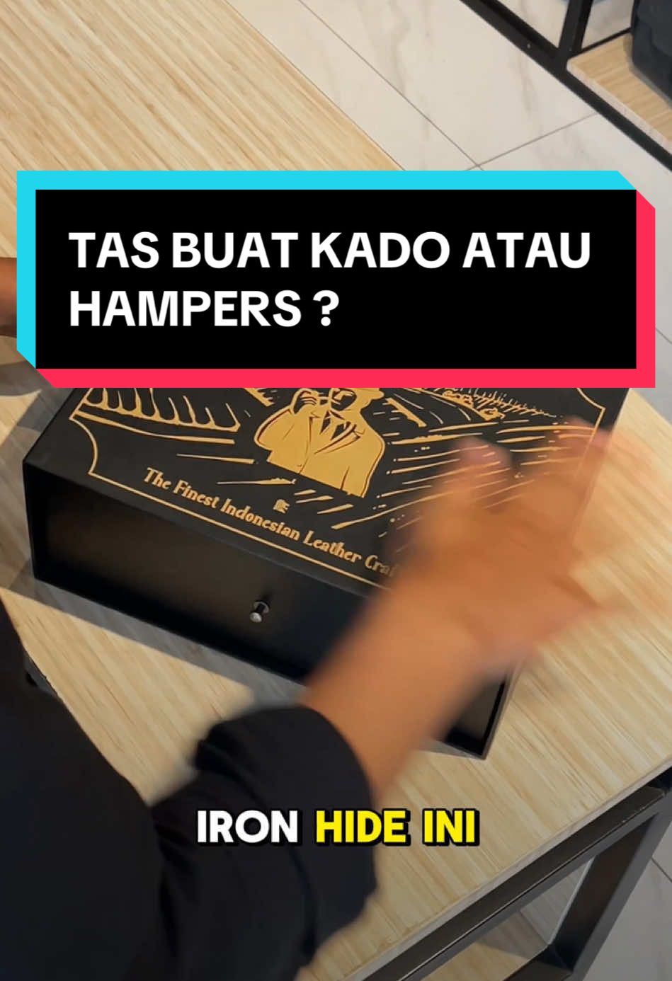 Buat hampers atau kado gt? Nih IRONHIDE bag dari REVEN, kustom box juga? Bisa mister ! Dan IRONHIDE tas kulit sapi asli premium yang bikin sombong nih kalo kasih kado ini . Cek deh keranjang kuning #JelajahRamadan #ramadanekstraseru #tas #taskulit #taspria #puasa #cekkeranjangkuning 