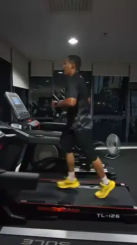 terus berlari atau lupakan saja? 😵 #ramadhan #workoutmotivation #gym #Running 
