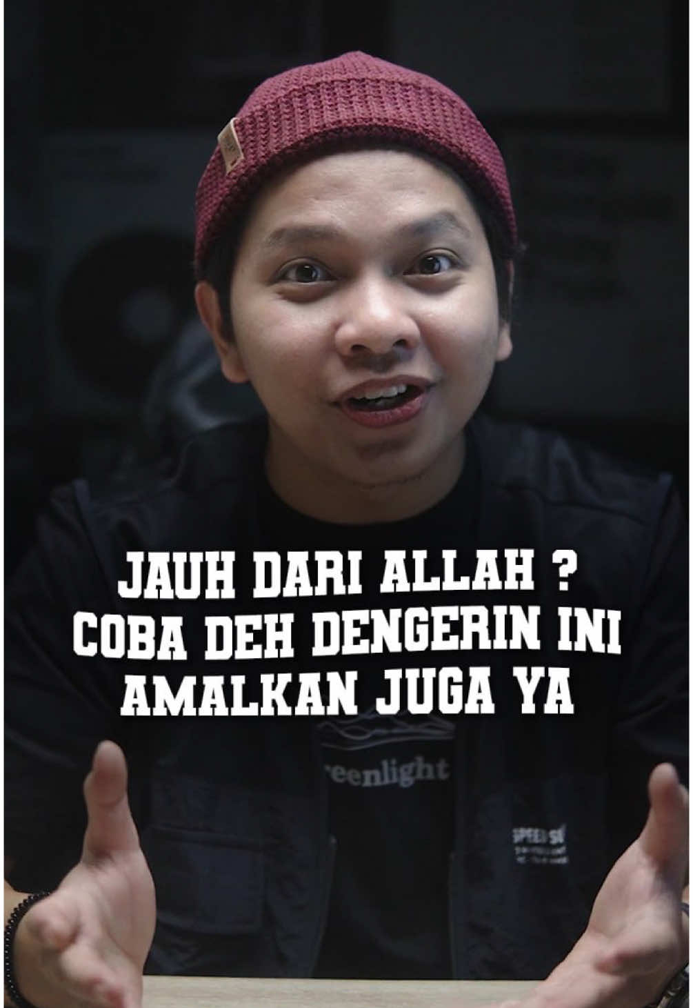 ketika kamu jauh dari Allah, hal yang pertama banget harus kamu lakukan adalah beberapa amalan ini. mau tau apa ? sini aku bahas. sebelumnya jangan lupa di save dulu ya supaa bisa di baca lagi kedepannya. di share juga, karenaini konten berpeluang pahala jariyah buat kamu. Hal yang harus kamu lakukan adalah : 1. Shalat taubat nasuha 2. Berdoa sama Allah 3. Jangan mengulangi hal yang gabaik lagi 4. Minta maaf sama Allah 5. Baca Al Quran 6. Berdzikir 7. Seringlah shalawat 8. Belajarlah agama, mulai dari yang basic aja, kaya doa bangun tdur, doa sebelum tidur, doa sebelum makan, sesudah makan, doa bepergian. baca iqra, yang basic basic aja gapapa kok. Agar hati ini terpikat sama islam. Pelan-pelan aja belajarnya ya. Namanya juga kita mau dekat kembali sama agama islam 😊 Banyak kok yang anak zaman sekarang yang masih beluk tau huruf hijaiyah. Gapapa kok. Pelan pelan kita belajar ya 😊 “Ketika kita ingin mendekatkan diri kepada Allah, Allah akan membuka jalan untuk kita” 😊 Suka dengan konten begini ? Jangan lupa di like ya 😊 Jangan lupa di sebarkan juga konten begini ya 😊 Lewat instastory juga yaa 😊 Save juga ya, supaya bisa dibaca lagi nanti 😊👌🏻 Yukk, amalan basic apa yang kamu suka ? Share dikolom komentar ya 😊