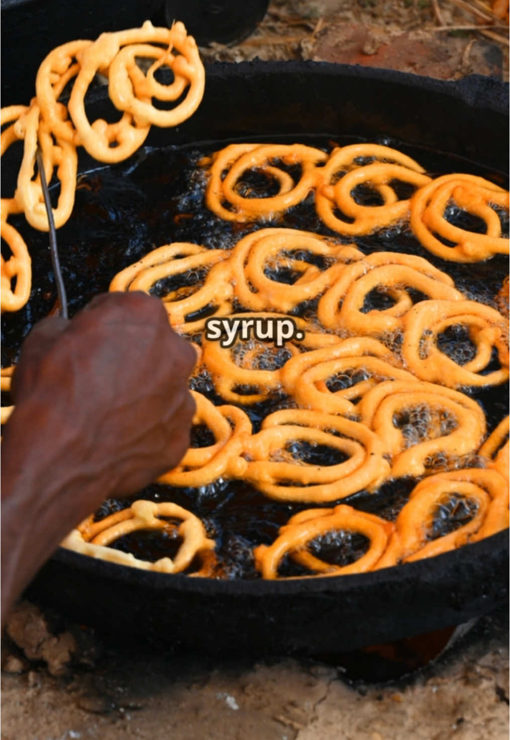 Want some jalebis 😋 Follow us for more recipes 🍲 #fyp #foryoupage❤️❤️ #trendin #viral_video #indianfood #jalebi #asiandish 