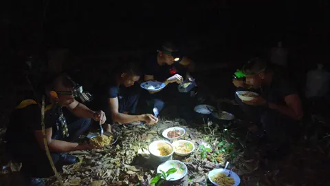 รสชาติของชีวิต  กินข้าวท่ามกลางสายฝน#ทหารพรานชายแดนใต้ 