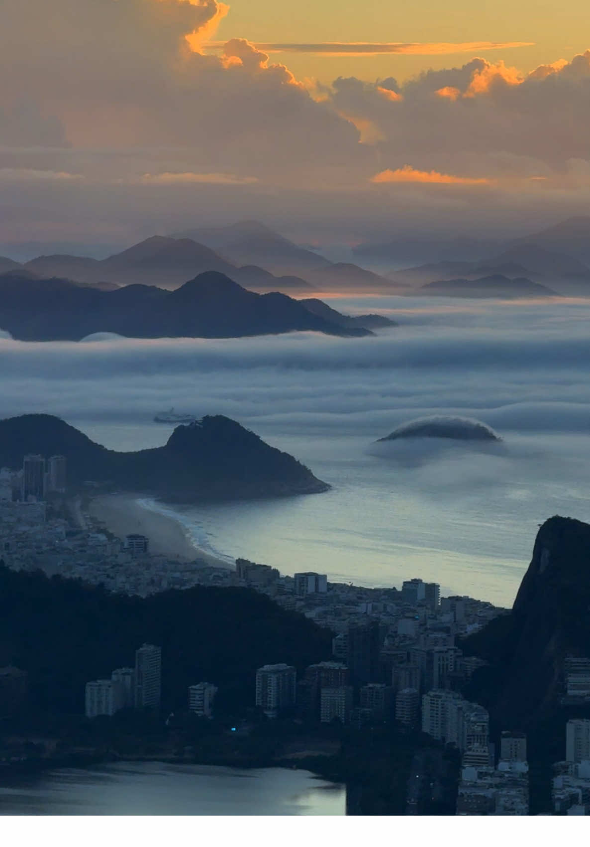 📍the two brothers  Would I get up at 2 AM again to see this view? Definitely yes! #rio #hike #riodejaneiro 