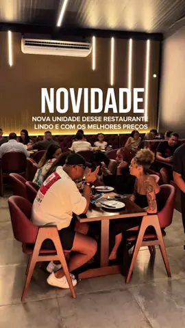 🤩Pode acreditar!  Esse restaurante lindo foi um dos mais baratos que já fomos! E que comida deliciosa!   Tá explicado o sucesso do ✨BAURU, restaurante que estourou no Rio e já está com várias unidades pela cidade.  Nós fomos conhecer essa novinha na Freguesia, em Jacarepaguá, que abriu essa semana e está incrível! Se liga nas promoções: 🔥 Costela para 2 pessoas + 2 refrigerantes + sobremesa por R$ 109,90  🔥 Camarão premium para 2 pessoas + 2 refrigerantes + sobremesa por R$ 129,90  Promoções válidas em todas as unidades apenas de segunda a quinta das 18h às 23h (exceto feriados e datas comemorativas). E todos os dias tem: 🔥 Picanha Completa para 2 pessoas + 2 refrigerantes + sobremesa por R$ 199,90  Bom demais, não é?  Já envia pra quem precisa ir com você conhecer o Baur BAURU RESTAURANTE @bauruoficiall 📍Estrada dos Três Rios, 445 - Freguesia  📍Av. Brás de Pina, 1450 - Vila da Penha 📍Av. Dom Helder Câmara, 4733 - Cachambi 📍Rua Professor José Herdy, 1235 - Duque de Caxias 📍Rua Manoel da Rocha Mendes, 7 - Duque de Caxias 📍Av. Expedicionário José Amaro, 734 - Duque de Caxias   #restaurantes #promoção #costela #camarao #OndeComerNoRio #Bauru #Jacarepaguá #Explorar #DuqueDeCaxias #ViladaPenha #Taquara #OMelhorDoRioPubli #MelhorDoRio @Bauru 