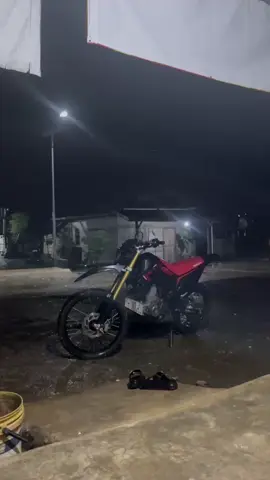 malam full hujan💦 #fypシ゚ #xyzbca #foryou #foryoupage #tiktokpelitfyp  #crf #crf150l 