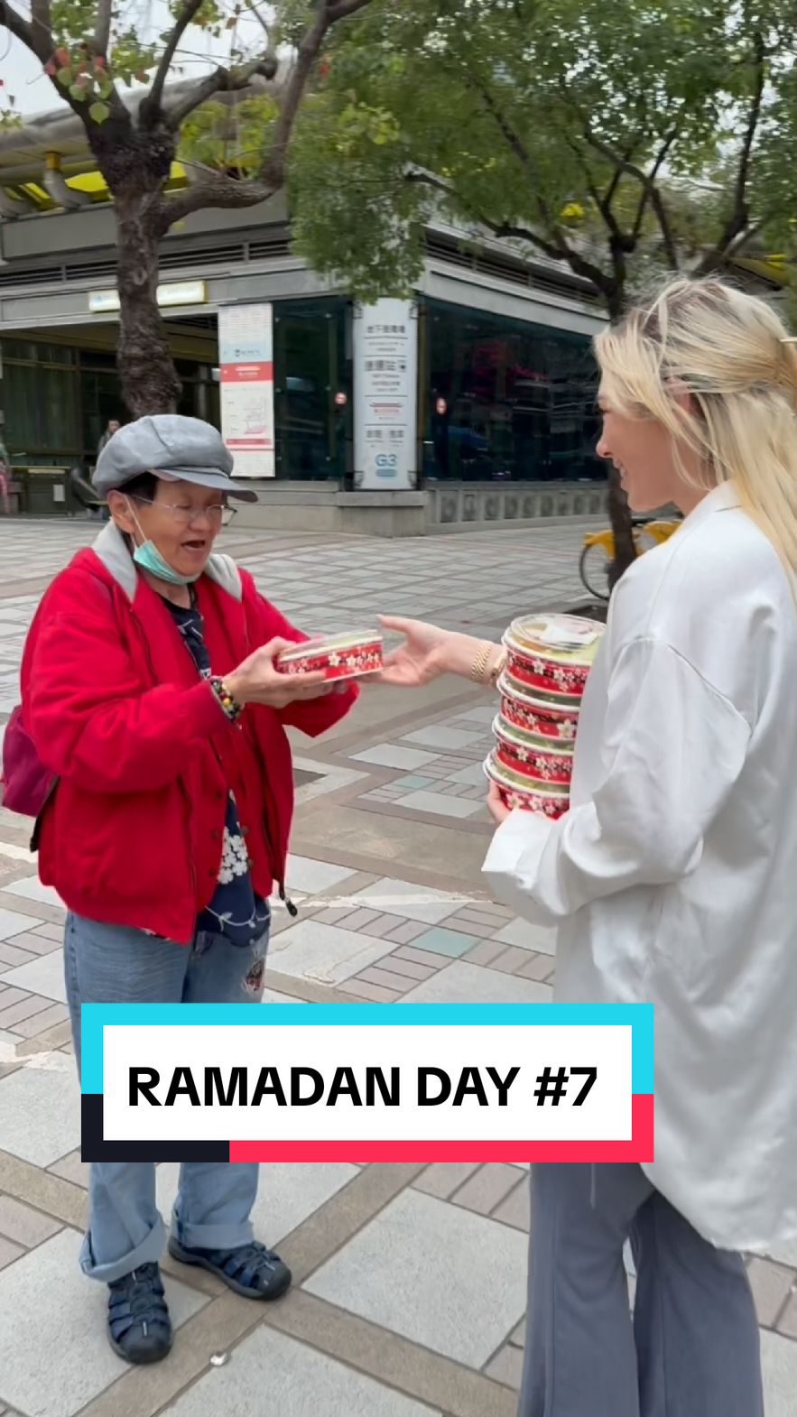 💔 They Ran to Us… and It Broke Our Hearts 😢 We prepared 100 meals, but it wasn’t enough… Seeing so many homeless people at the train station opened our eyes. Even the police supported us! 🚔✨ This Ramadan, we truly realized how much we take for granted. #Ramadan #help #lilyjay #charity 