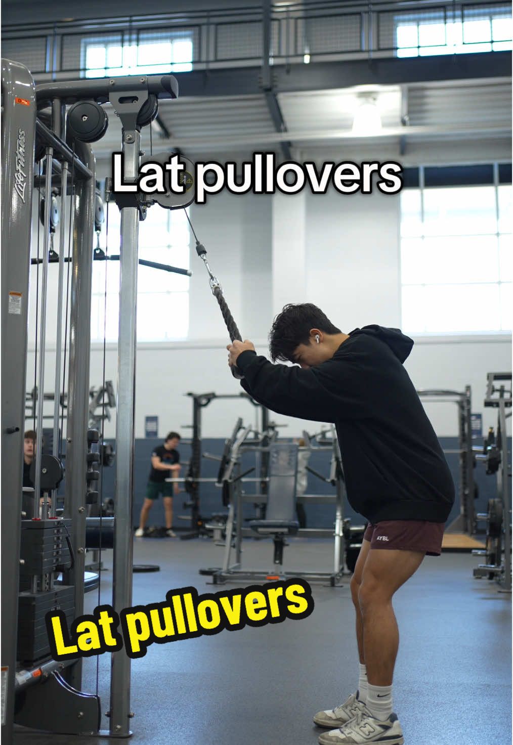 If you’re doing lat pullovers with a rope, I recommend at least TRYING a straight bar instead so your grip will be less of a limiting factor. Additionally, if your goal is to bias the lats, I’d end the rom right at around eye level (no need to go way overhead). #fyp #Fitness #gym #bodybuilding 