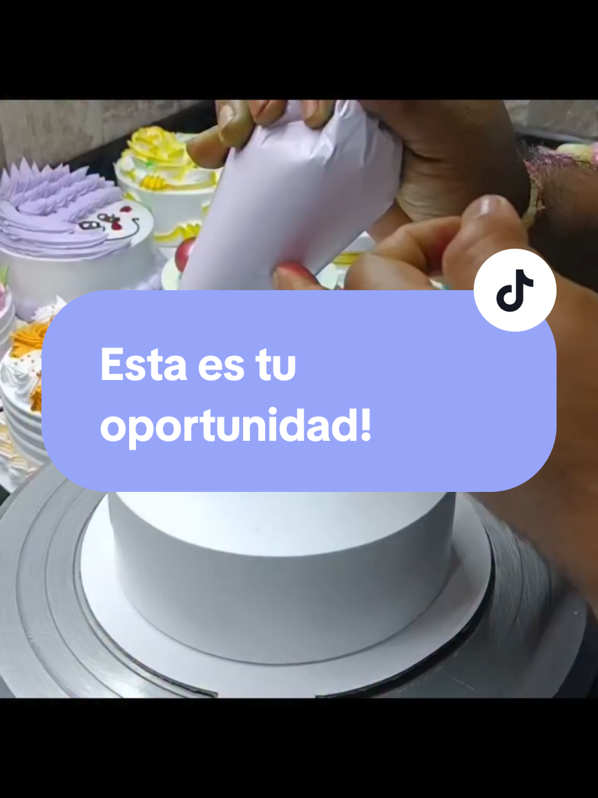 Si quieres capacitarte pero no tienes el tiempo para Participar de cursos presenciales hemos preparado un Curso de Pastelería gratuito en donde podrás participar 🎂✨solo debes ingresar al link del perfil para unirte al grupo de Alumnos👨🏻‍🍳 #reposteria #repostera #pastelera #pastel #pasteles #tortas #decoraciondetortas #tortaspersonalizadas #pasteleria #cake #usa🇺🇸 #eeuu 