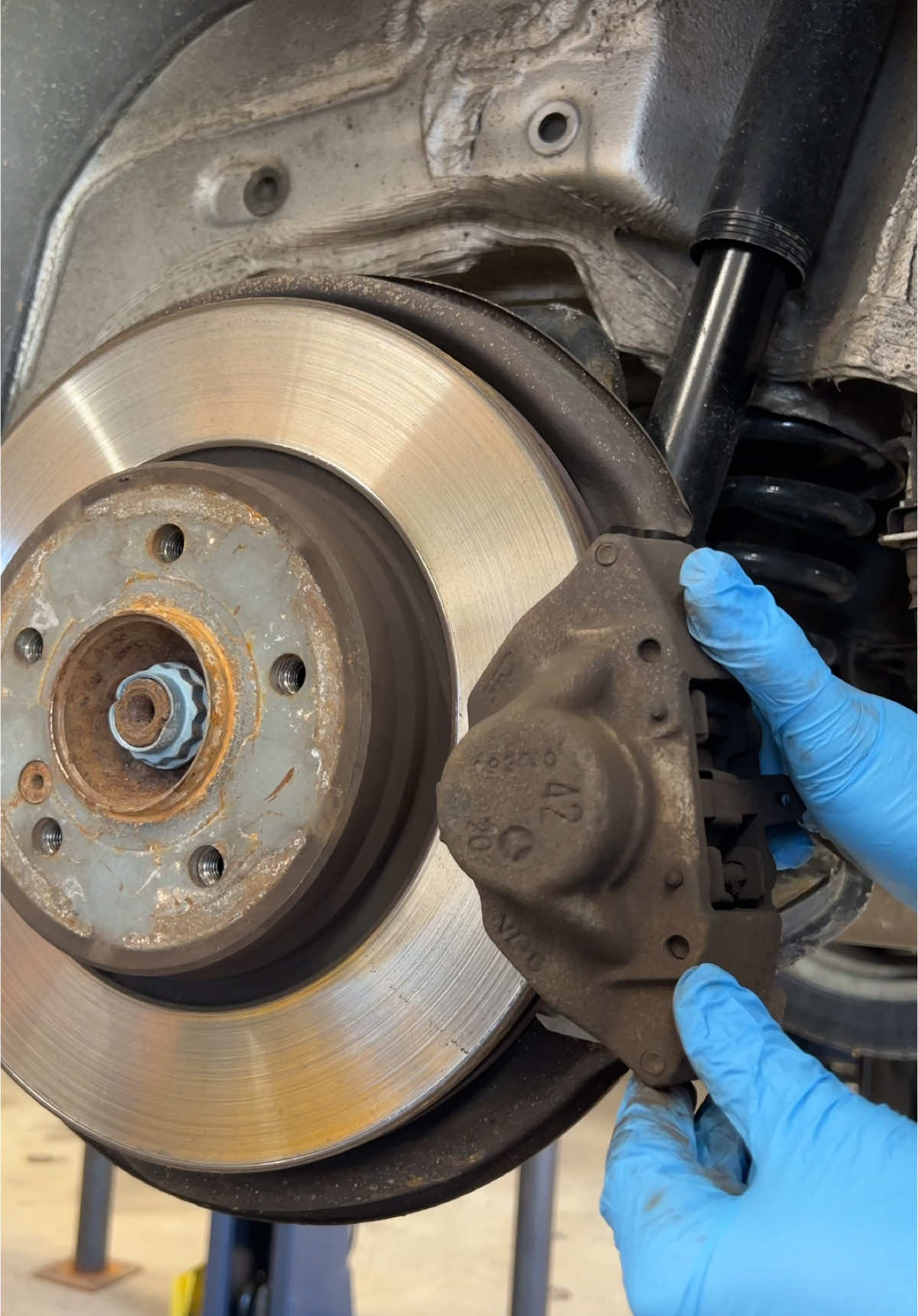 Mercedes Benz E55 AMG Rear Brake Pad and Rotor Replacement #cartok #mechanic #mercedesbenz #mercedes #amg #tiktokautocampaign @gearwrenchtools @FCP Euro @LIQUI MOLY @Milwaukee Tool 