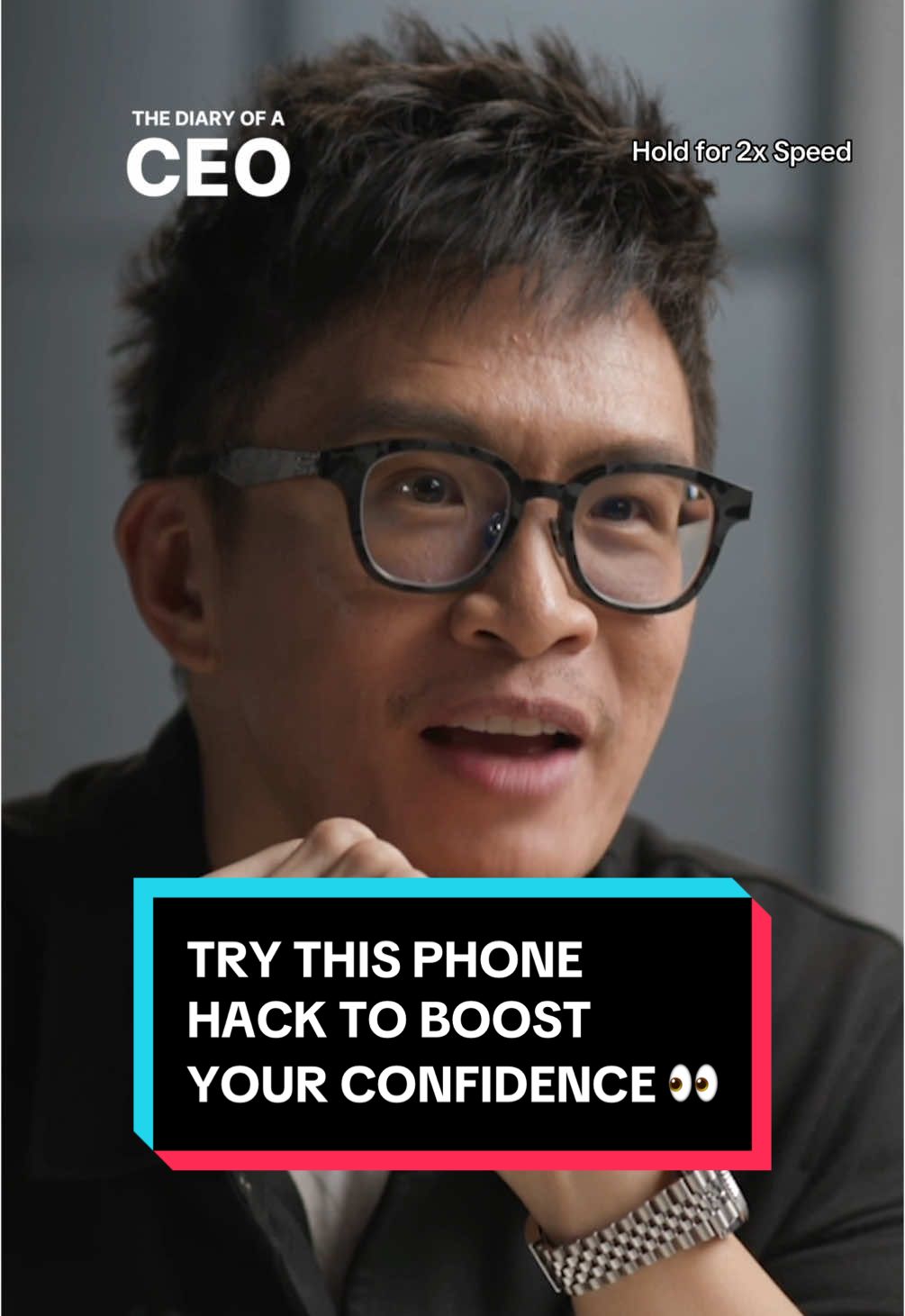 In today’s episode of The Diary Of A CEO, Vinh Giang revealed a simple hack you can do to improve your confidence 👀 It involves changing your wallpaper of your family?! 