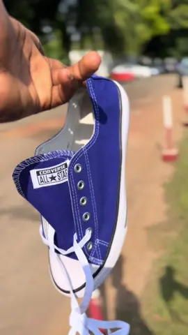 À 5.000f les converses livraison partout à Abidjan et expédition possible!!!!  #chaussure #converseallstar #hassanshop 