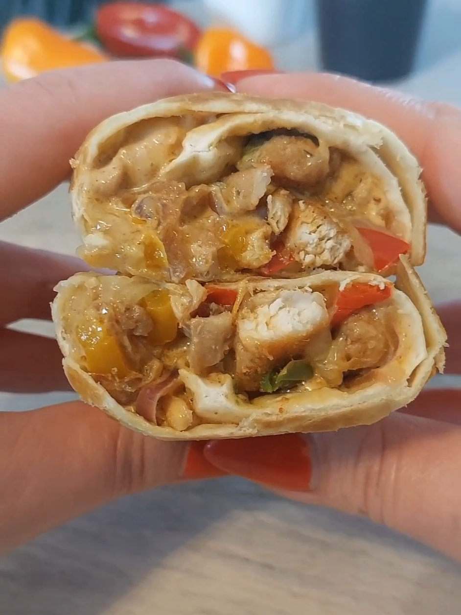 This Chicken Fajita Wrap was absolutely delicious😋 and takes only 20 minutes to make – perfect for a quick midweek dinner! Ingredients are listed on the screen as always, and the full step-by-step recipe is available on my website: barbhomekitchen.com. #chickenwrap #fajitas #simplerecipe #EasyRecipe #asmrsounds #lunchideas 