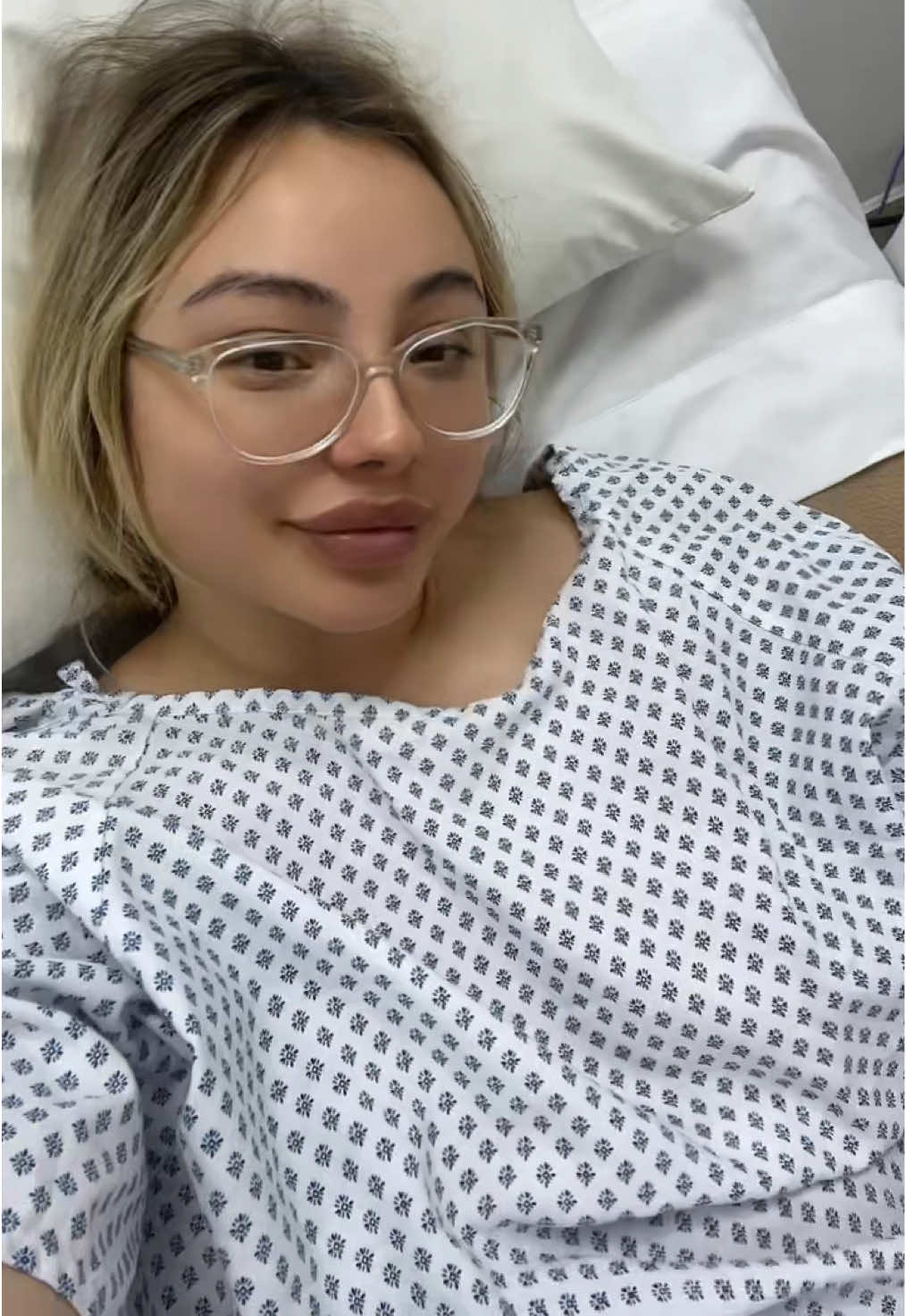 Es hoyyyy 🥳🍒🍑 #surgeryday #breastaugmentation #bbl #cirujiasplastica #plasticsurgery #bbljourney 