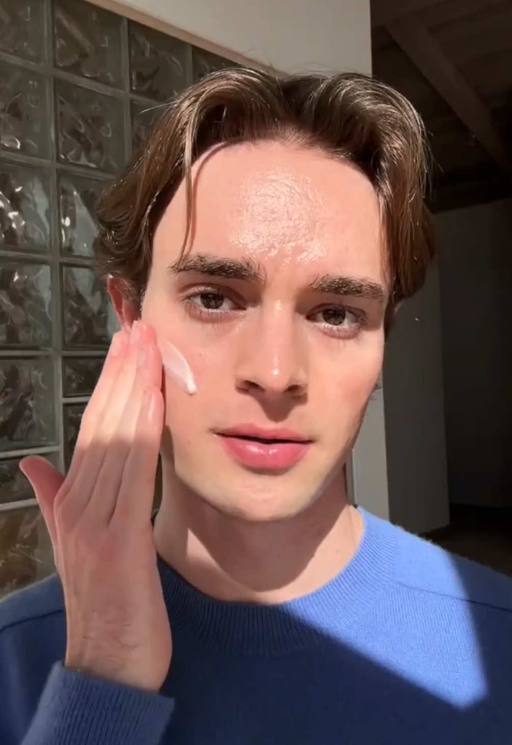 @Ben Neiley’s new regimen includes The Moisturizing Soft Cream during the day and The Rejuvenating Night Cream at nighttime, curating a Miracle Broth oriented routine that transforms skin.  #LaMer #LaMerSkincare #LaMerSoftCream #LaMerNightCream #skincareregimen #nightdoneright #glassskin  