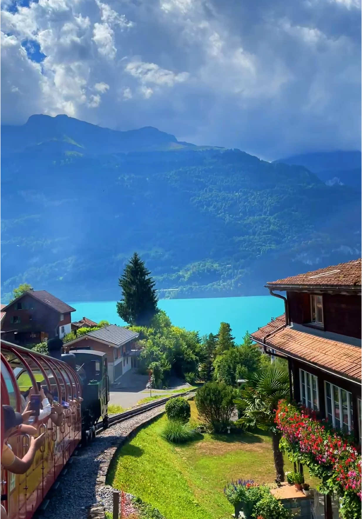 Switzerland in 2 months ☀️🌸 #switzerland #swissroads #switzerlandnature #roadtrip #swissbeautiful #sisiswiss #swiss 