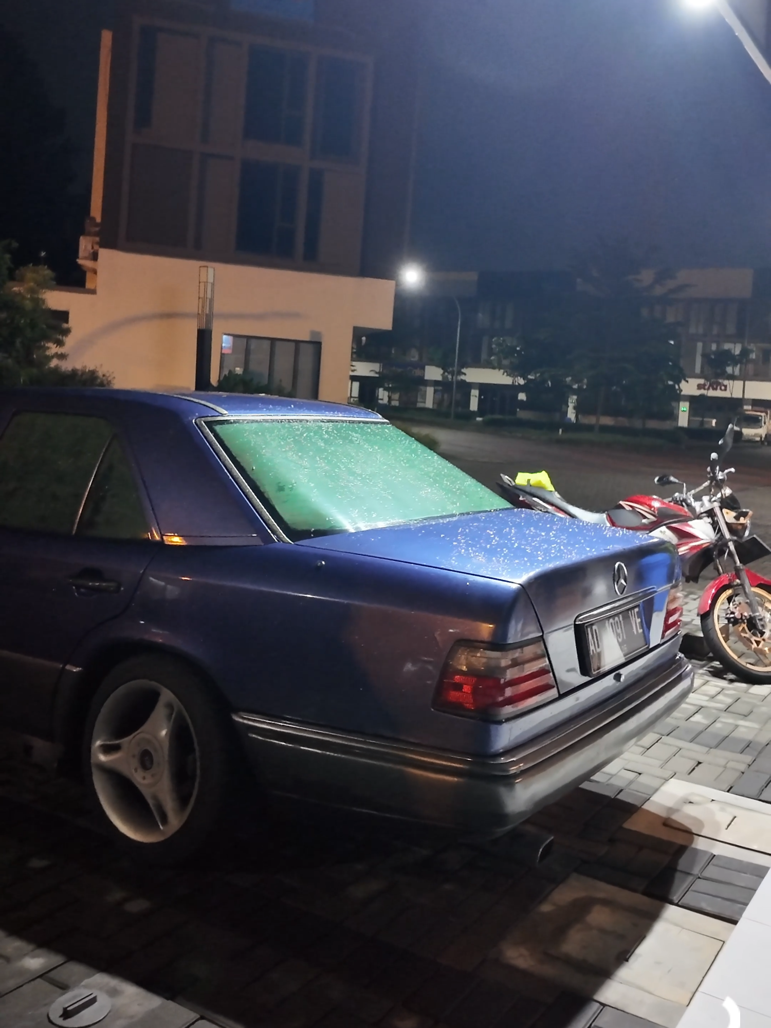 Pesona mobil jarang kepake #w124 #mercedesbenzw124 #carsoftiktok  (BTW dah aga bosen nih, siapa tau ada yang mau ngelanjutin hehehehe)