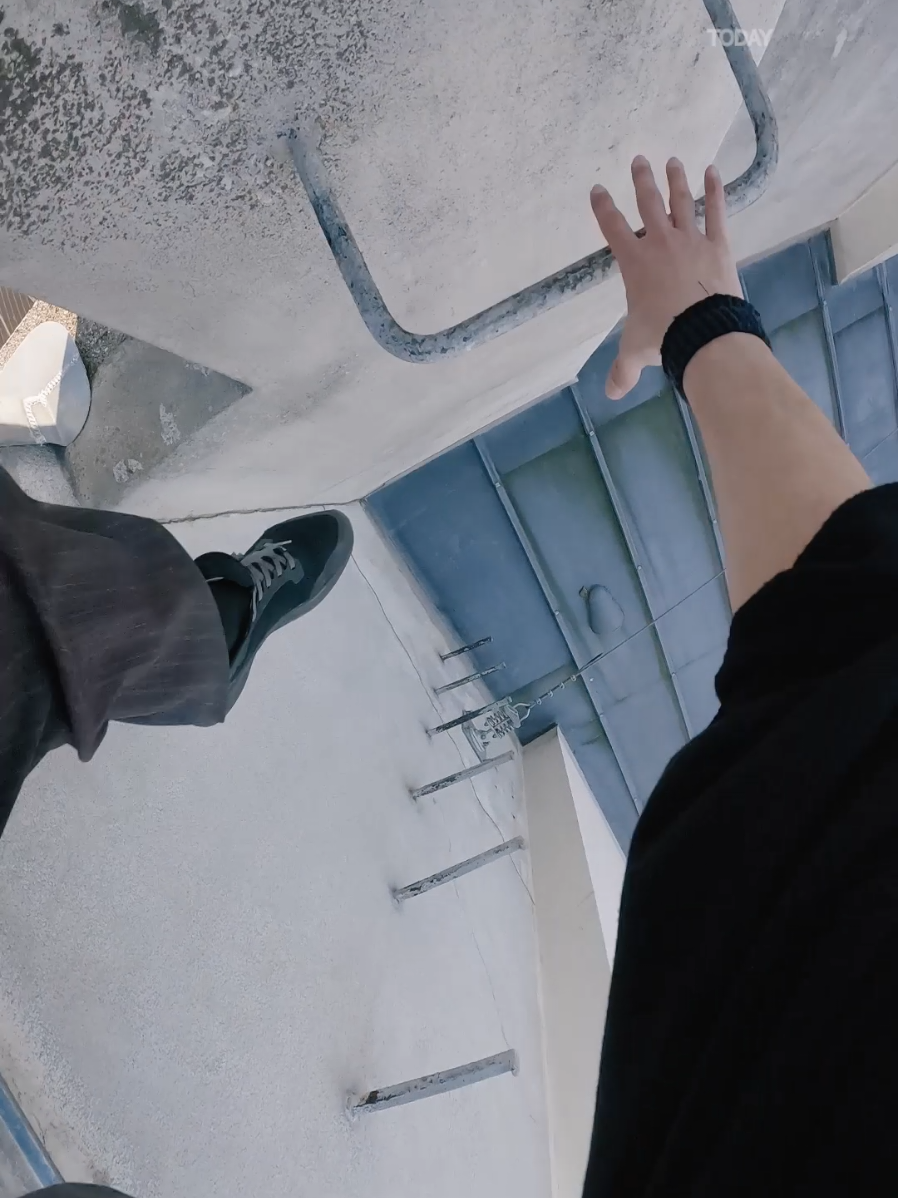 🐈‍⬛ How do you feel? #Paris #professional #parkour 