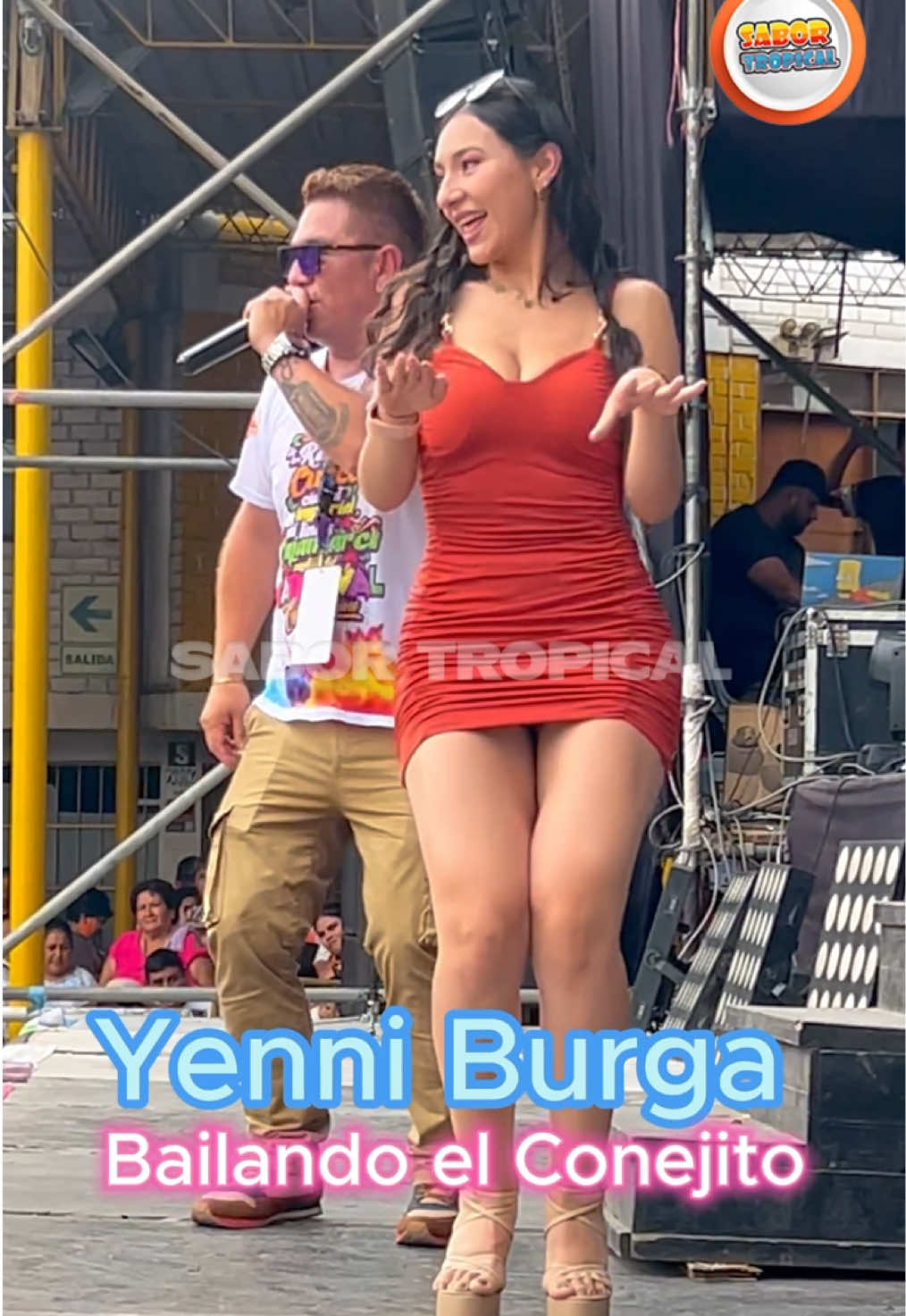 #YenniBurga la bella cantante de #DonGuillermo y sus pasitos de baile que enamoran