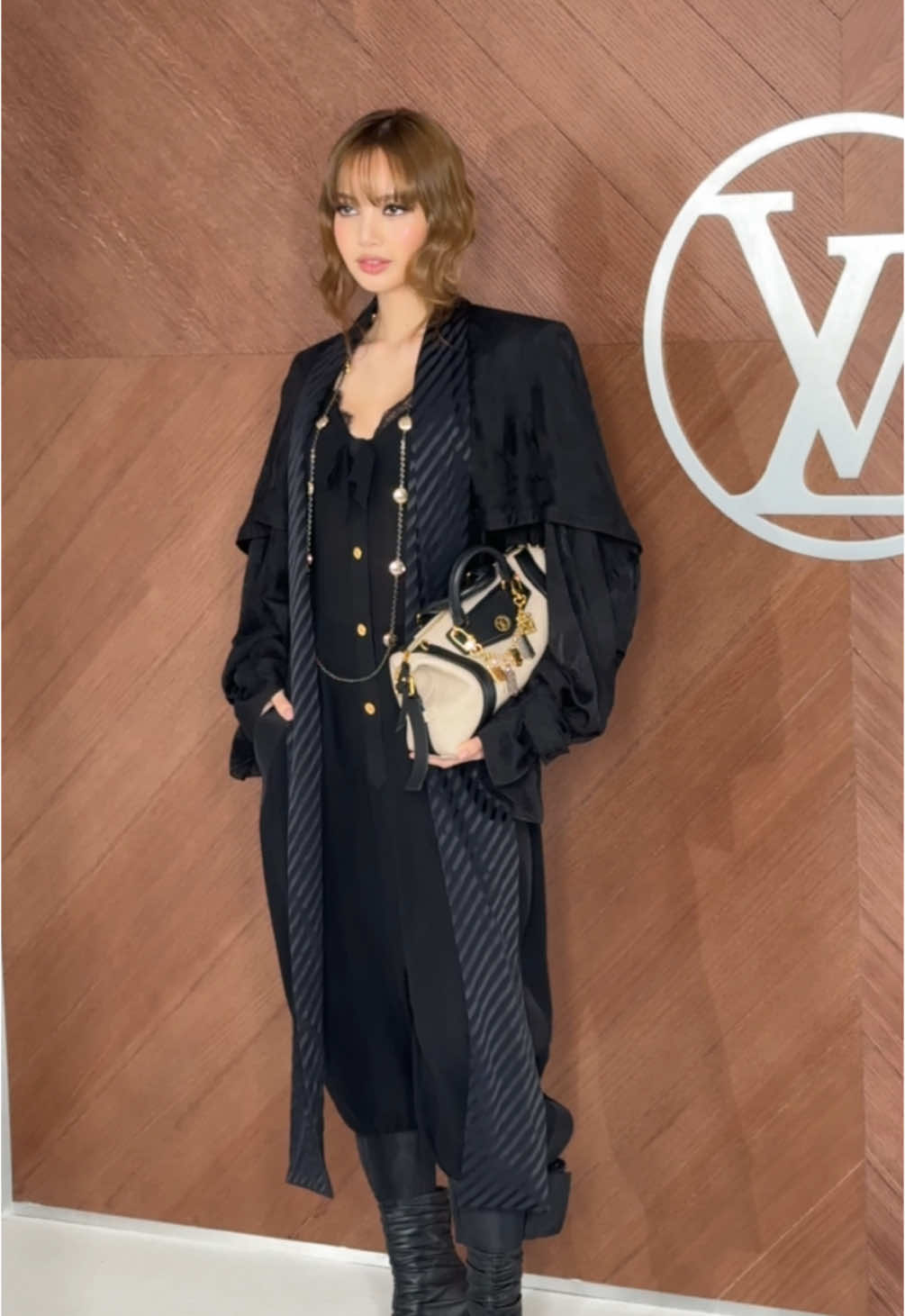 #lisa #lalalisa #blackpink #louisvuitton #lvfw25 #fashionweek #lvfw25 #pfw 