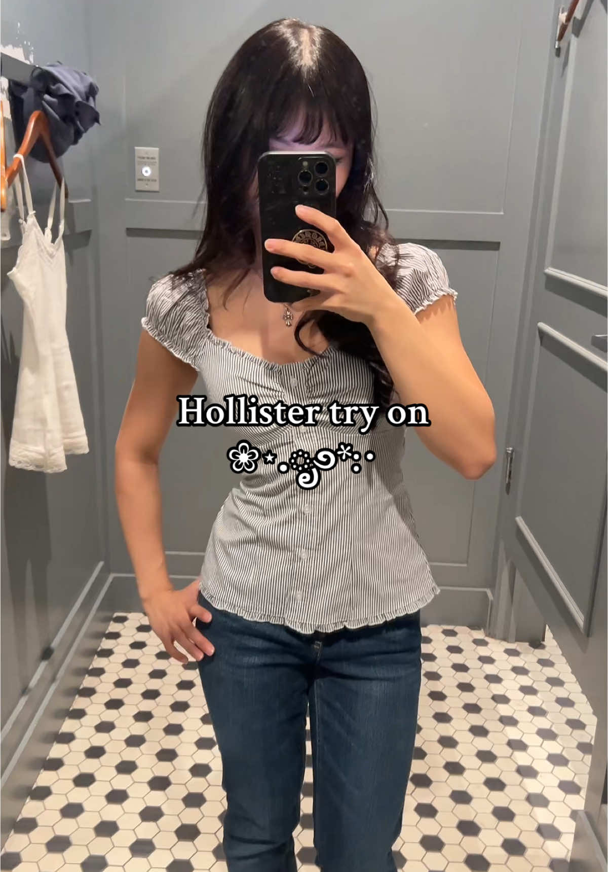 OMG the new drops are so cute❤️ I wanted the first top in white but it was out of my size so I had to order for store pick up, I can do a haul of what I got once I get my order #hollister #tryon 