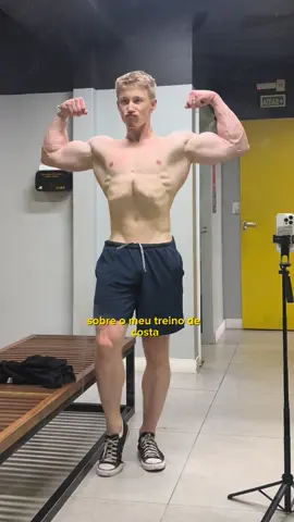 Treino de costa pra evoluir o shape! Logo irei trocar esse triângulo 