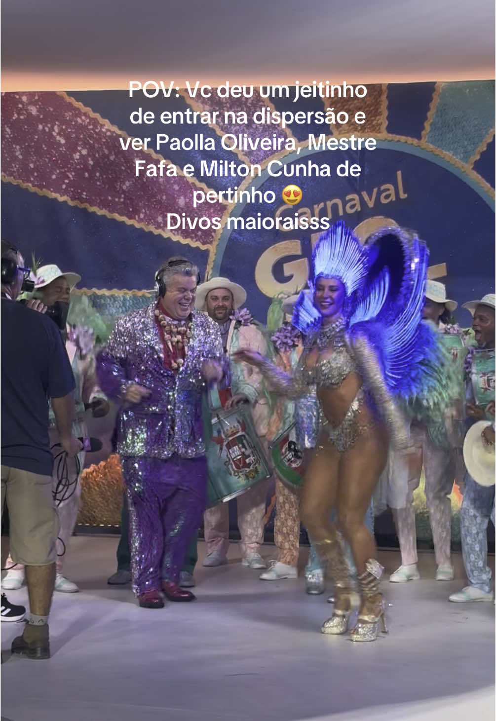 Incontestavelmente a rainha do coração de todo sambista: @Paolla Oliveira. Mais uma vez @Milton Cunha Oficial sendo um divo na apresentação e Mestre Fafa sendo um rei a frente da bateria 🤍💚❤️#riodejaneiro #carnaval #sapucai  #granderio #mestrefafa #paollaoliveira #miltoncunha 