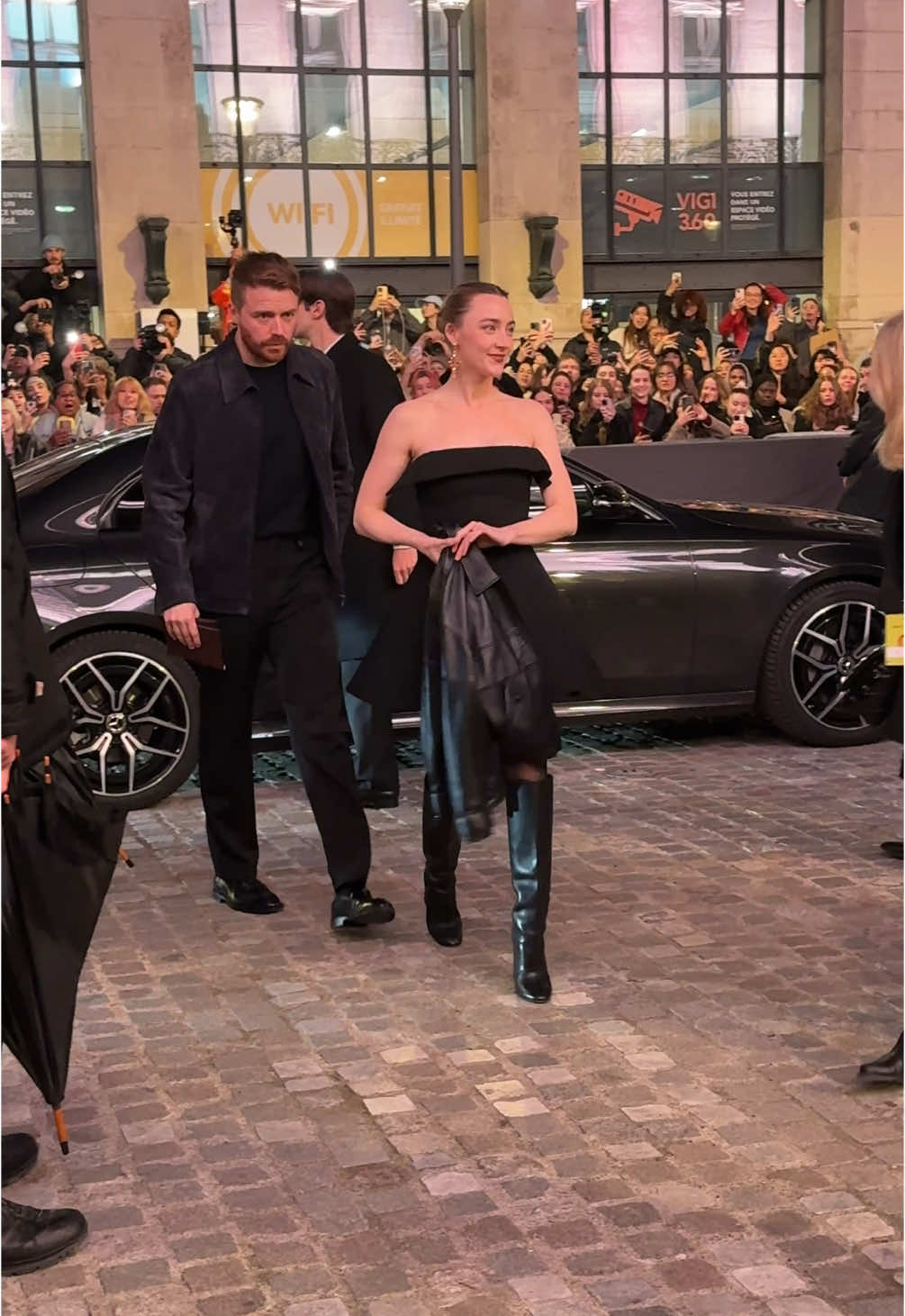 #saoirseronan #lvfw25 #louisvuitton #fashionweek #TikTokFashion #pfw #onregardequoi 