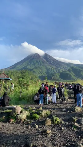 Tak pikir sepi jebul e :) #merapi #jogja24jam #jogjaistimewa #bunkerkaliadem #infojogja #merapiuncover #kaliurang #ramadhanvibes 