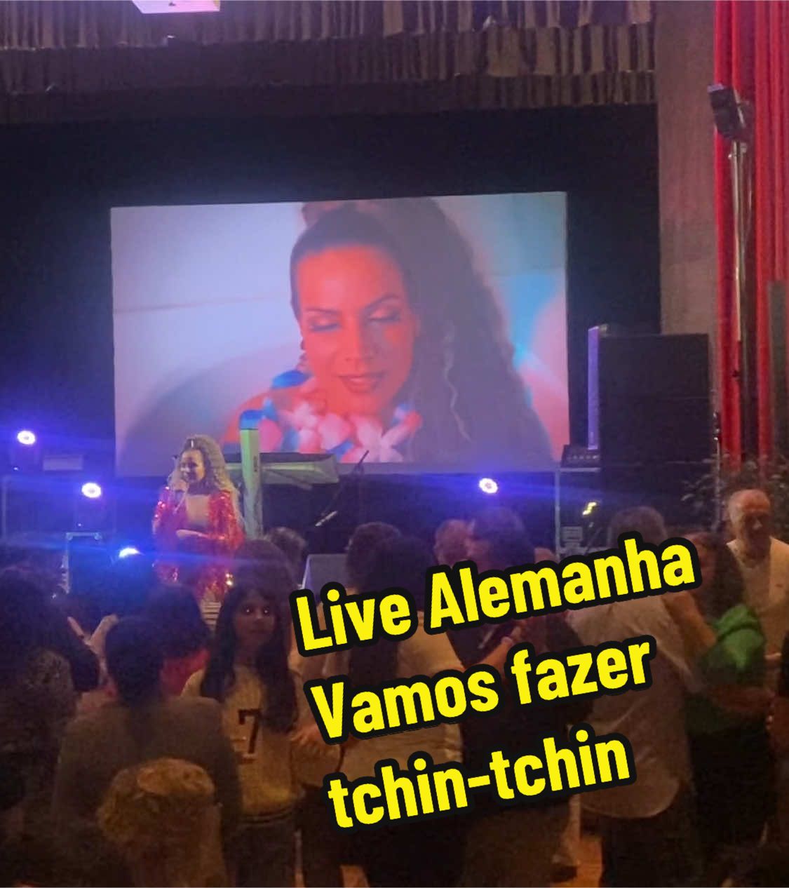 Ao vivo na #weilheimteck #alemanha #claudiacaramelo #vamosfazertchintchin #tour2025 