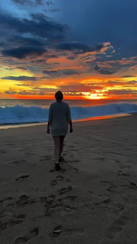 Evening walks watching the sunset on the beach  #sunset #foryou #fyp #foryoupage #content #srilanka #tiktok #traveltiktok #beachvibes #creatorsearchinsights 