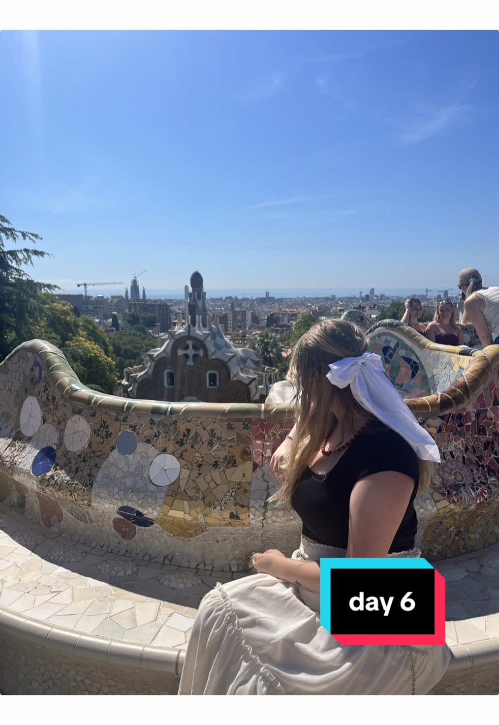 day 6/54 🇪🇸 Barcelona is the most beautiful city I miss it everyday, I was so happy to have made my first hostel friend. The worker was an actual angel, running our notes back and forth so we could meet up again 🩷 #travelvlog #backpacking #solotravel #barcelona #sagradafamilia #parkguell 