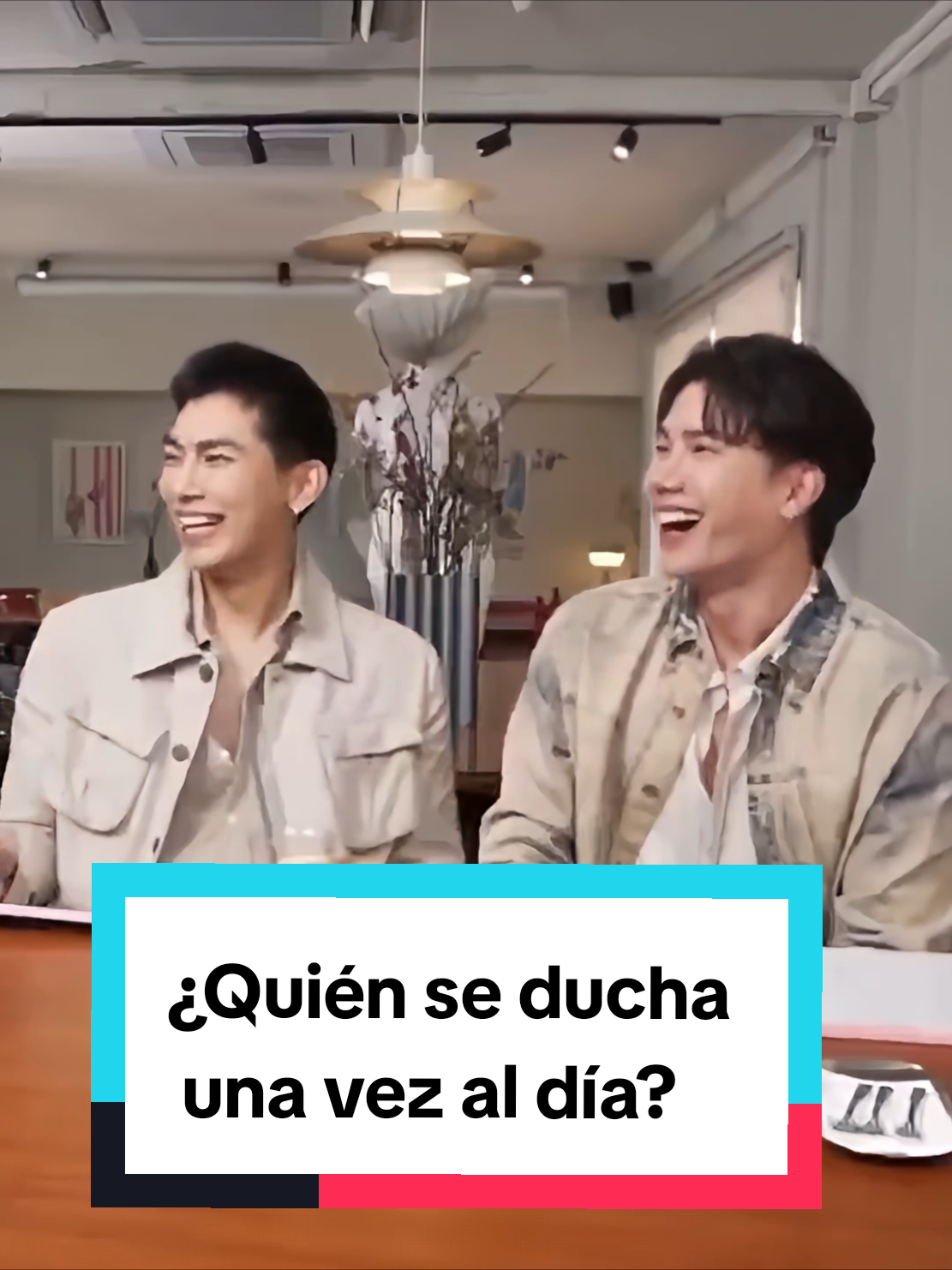 Quienes seguimos a @Mew Suppasit desde hace años, sabemos que lo de la cama es verdad aunque pensé que con @TUL PAKORN T. sería la excepción pero ya vimos que no 😂 #MewTulxPakTorPak #มิวศุภศิษฏ์ ​ #mewlions #MewSuppasit #Thailand #suppasitchannel #MewTul #มิวตุลย์ #Tul_Pakorn #ตุลย์ภากร 