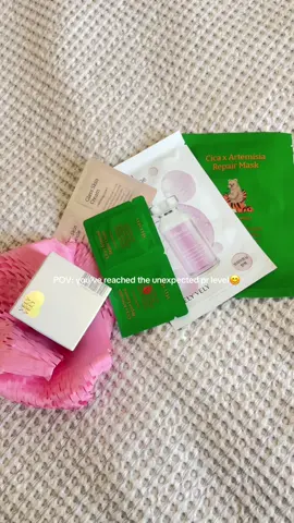 I can live w this🤭🤭🤭 #foryoupage #unexpected #pr #gifts #koreanskincare #velyvely 