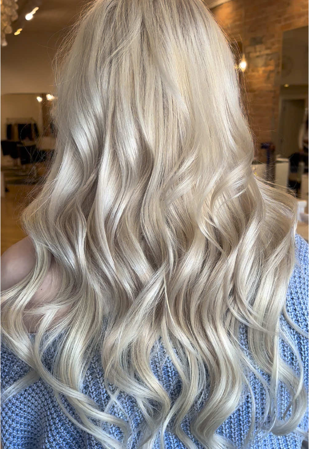 It’s giving inches #blondehair #extensions #hairstylist #weftextensions #platinumblonde #longlayers 