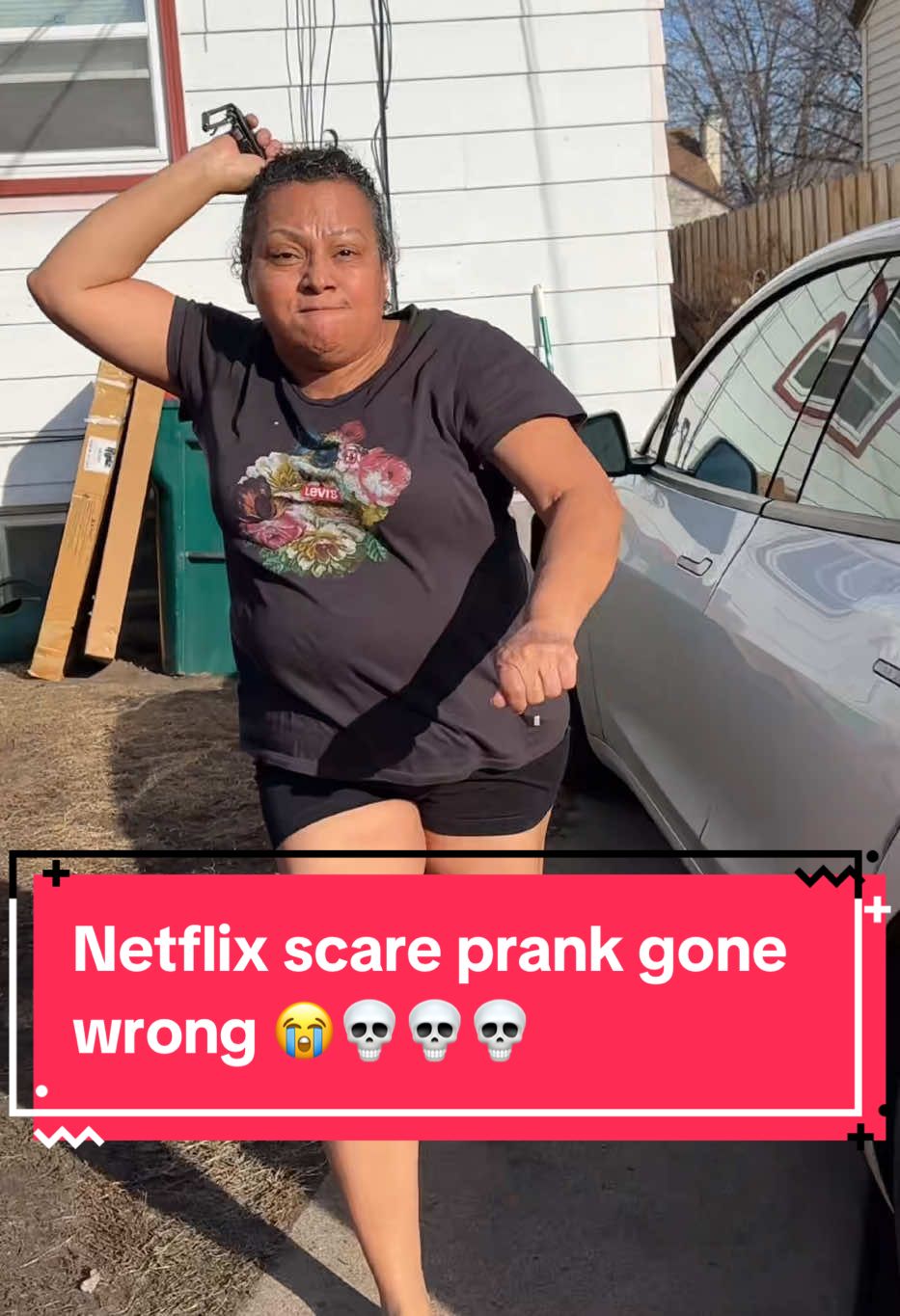 I’m guessing she didn’t like the jump scare 😭💀 #fy #f #fyp #fypシ #fypage #fypシ゚viral #foryoupage #funny #viral #xyzbca #parati #trending #jajaja #trend #lol #joke #hispanics #hispanicsbelike #latinos #latino #meme #prank 