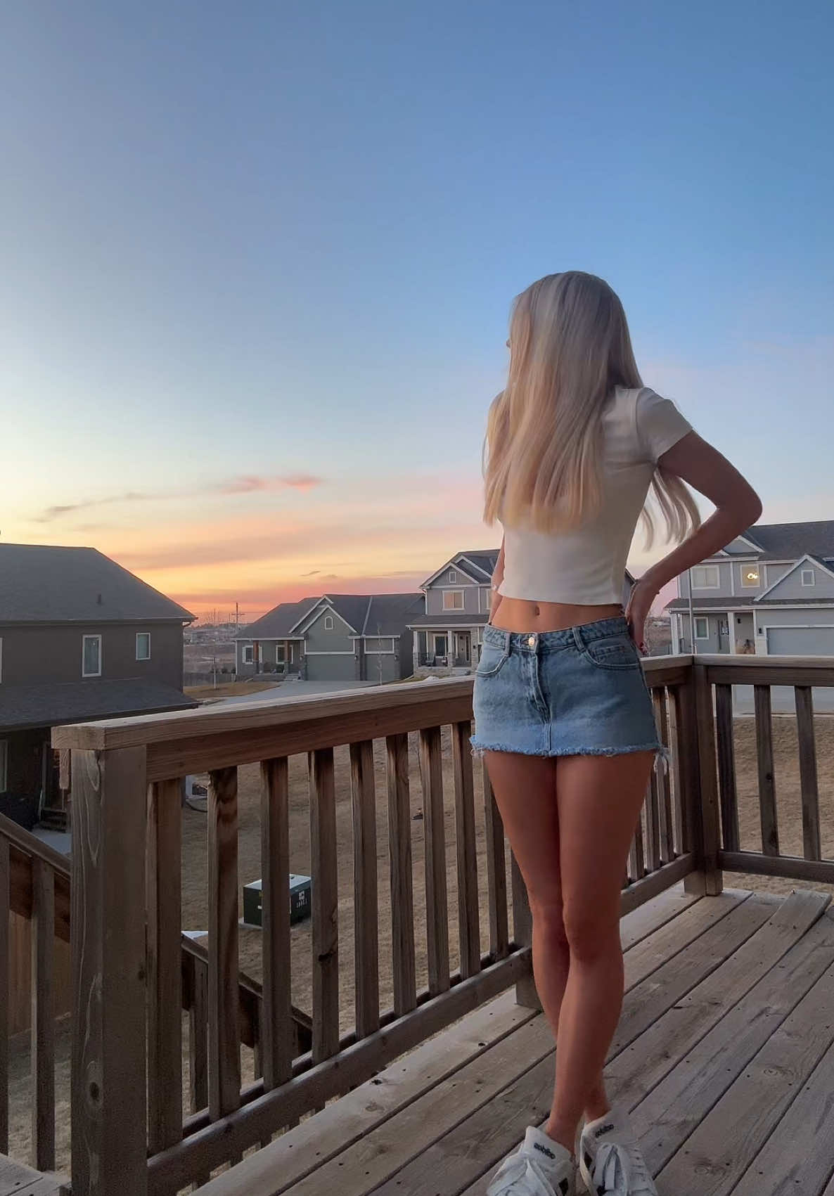 another one bc of the sunrise 🤗🤗 | #OOTD #fyp #ihatewinter #schooloutfit #fitcheck #schoolfit #blondehair #jesuslovesyou #thewayyoudo #sunrise #midwestsunrise 